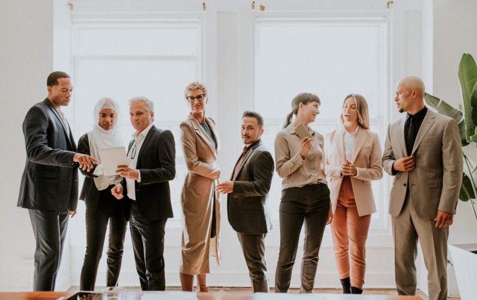 diverse business team CY9SQ57 e1650789113114