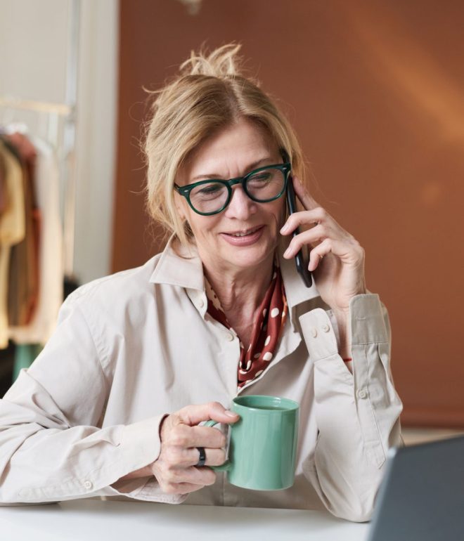 mature businesswoman working at office MEK3BMC e1650789358192